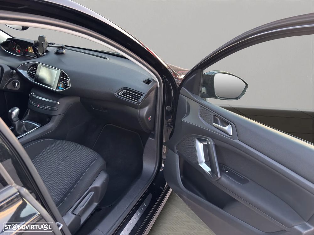 Peugeot 308 1.6 BlueHDi Style J17 - 23