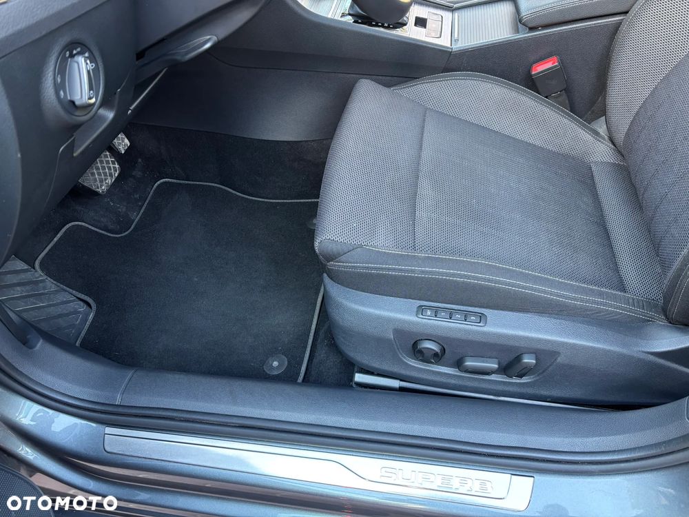 Skoda Superb 2.0 TDI SCR 4x4 Style DSG - 12