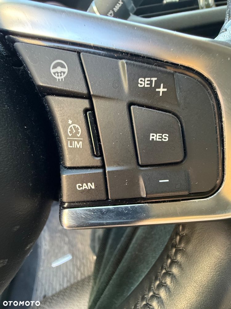 Jaguar XF 2.0 i4D AWD Portfolio - 12