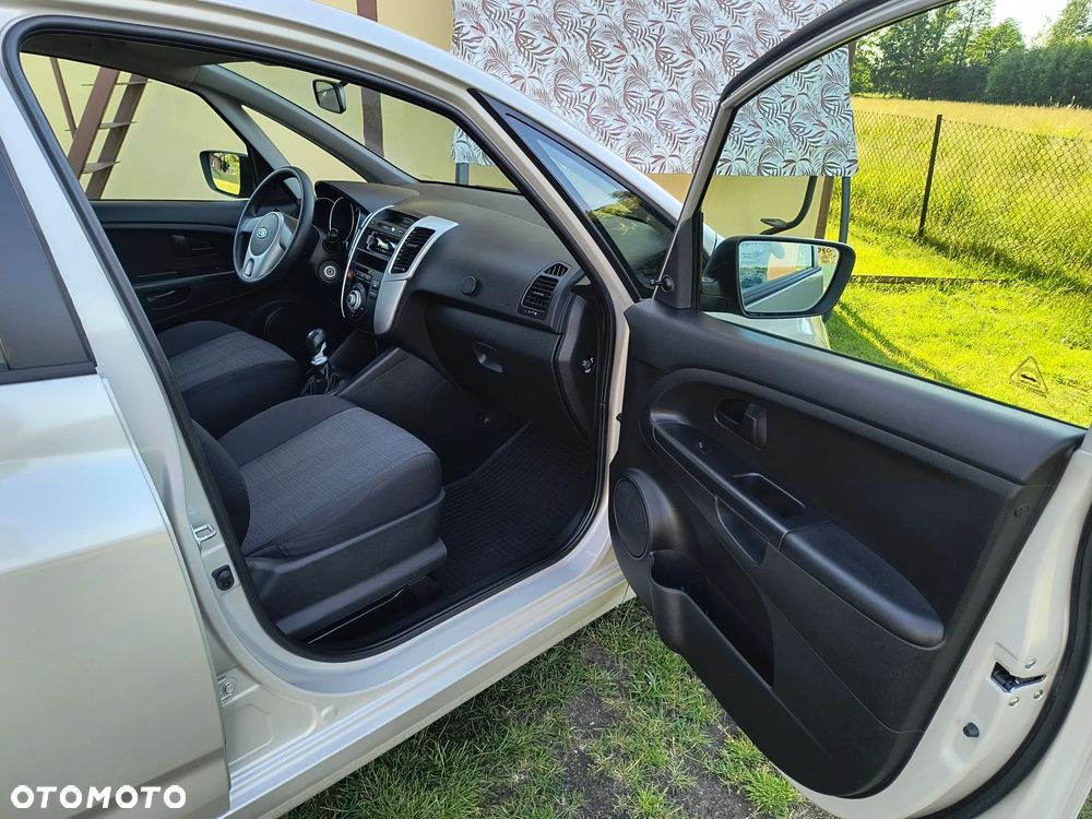 Kia Venga - 12