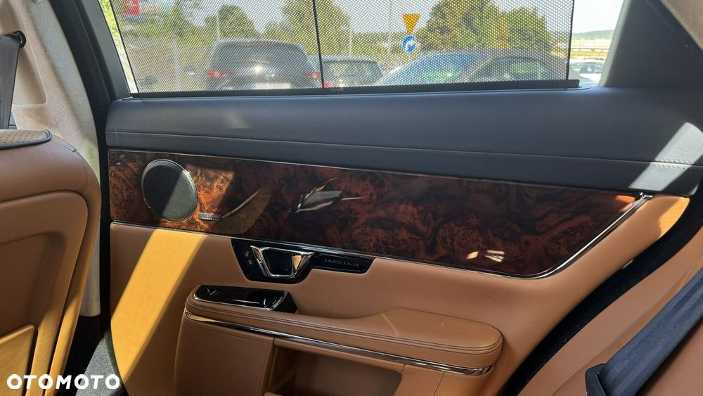 Jaguar XJ - 28