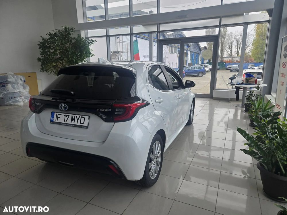 Toyota Yaris 1.5 VVT-i HSD Exclusive Elegant - 2