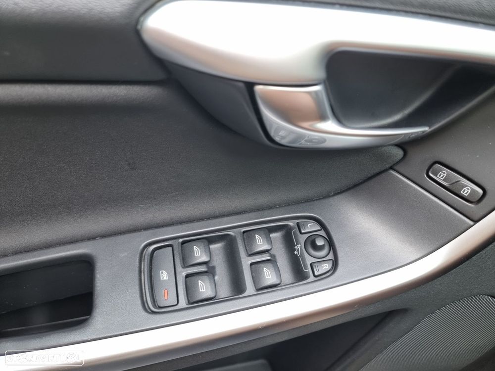 Volvo XC 60 2.0 D3 Drive - 18