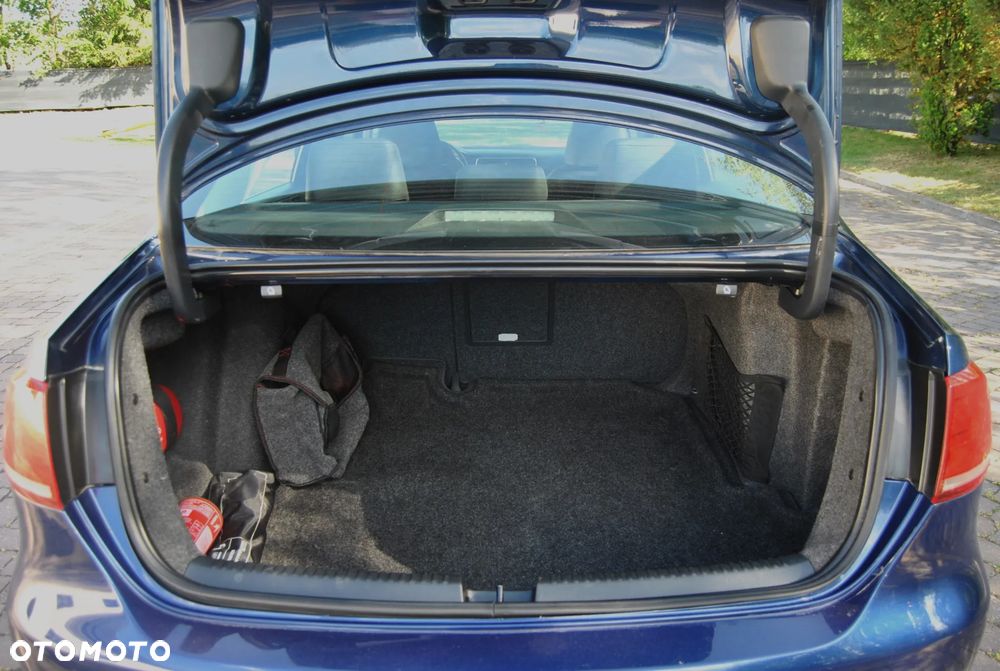 Volkswagen Jetta 2.0 TDI Match - 12