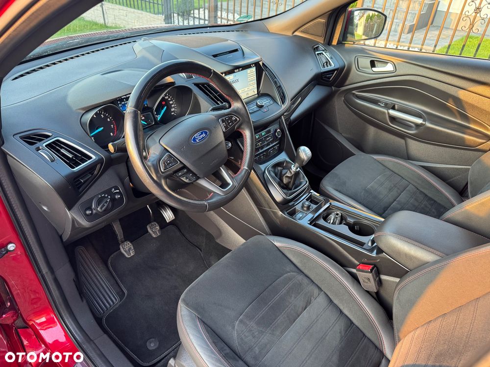 Ford Kuga 1.5 EcoBoost 2x4 ST-Line - 31