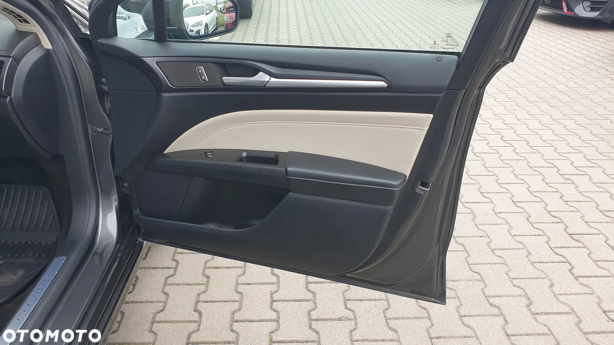 Ford Fusion 2.0 EcoBoost Titanium - 14