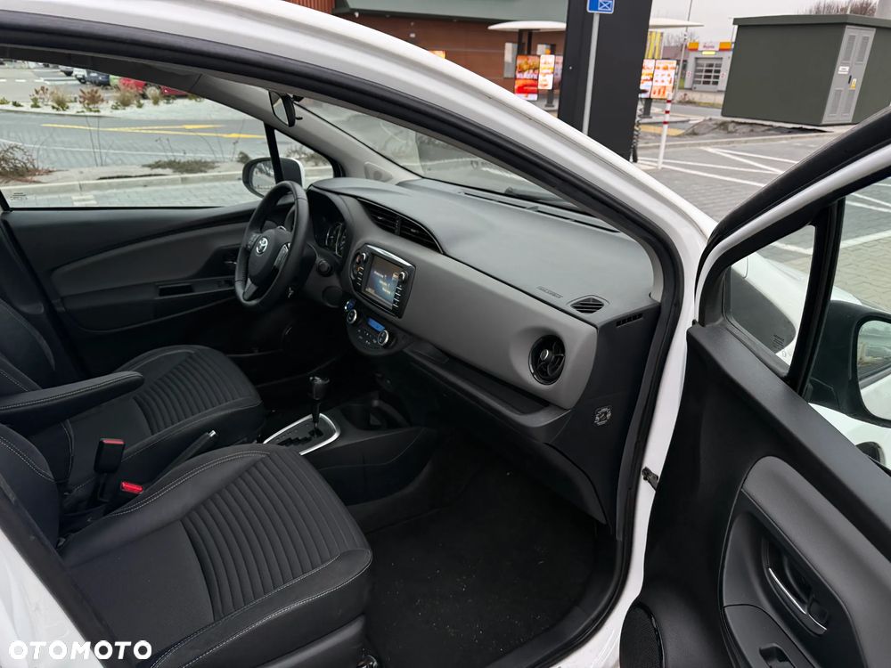 Toyota Yaris Hybrid 100 Premium - 14