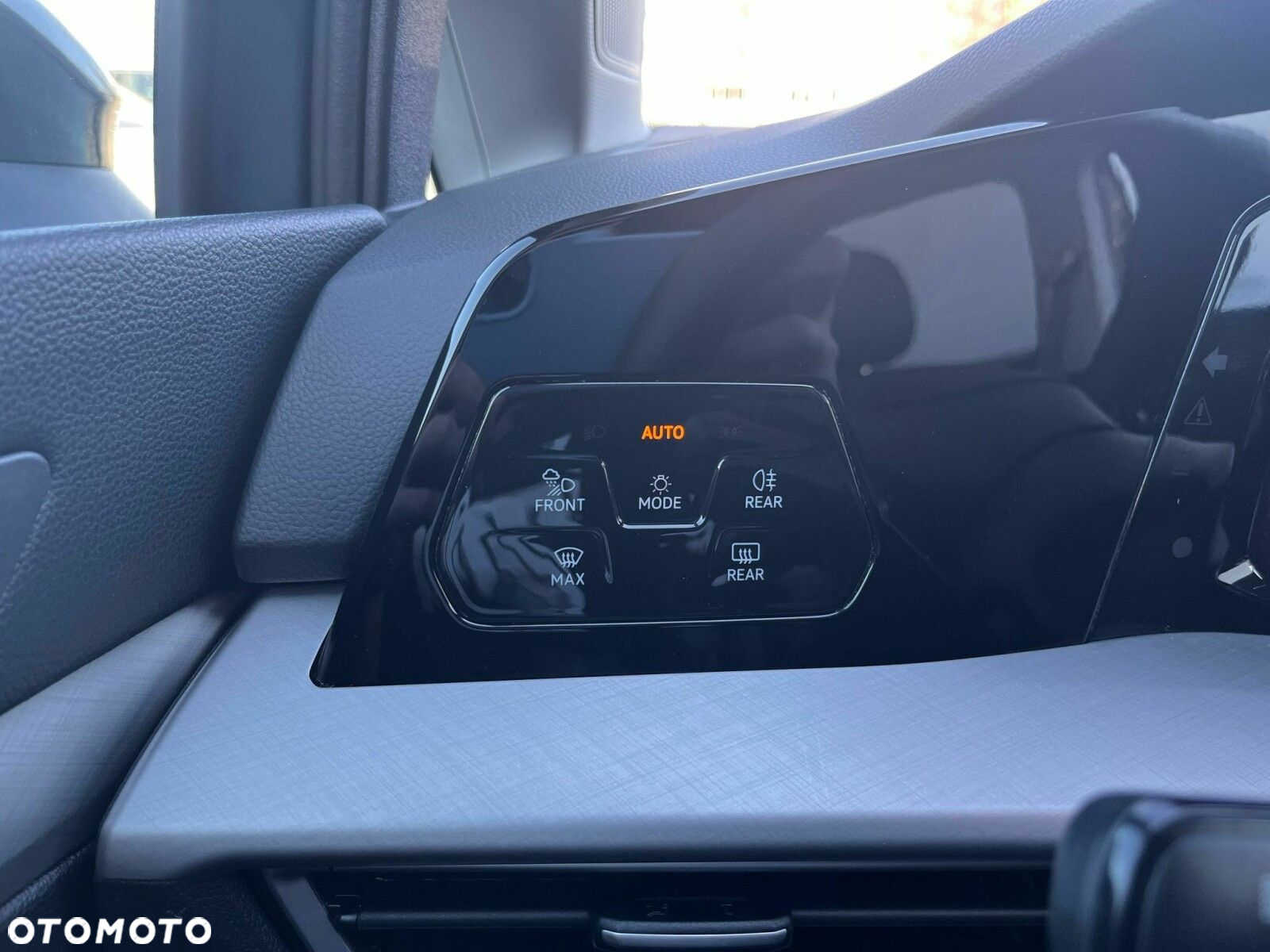Volkswagen Golf - 23
