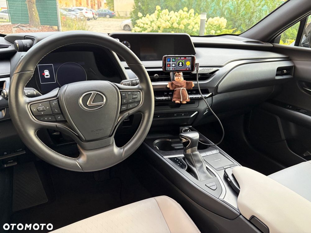Lexus UX - 35