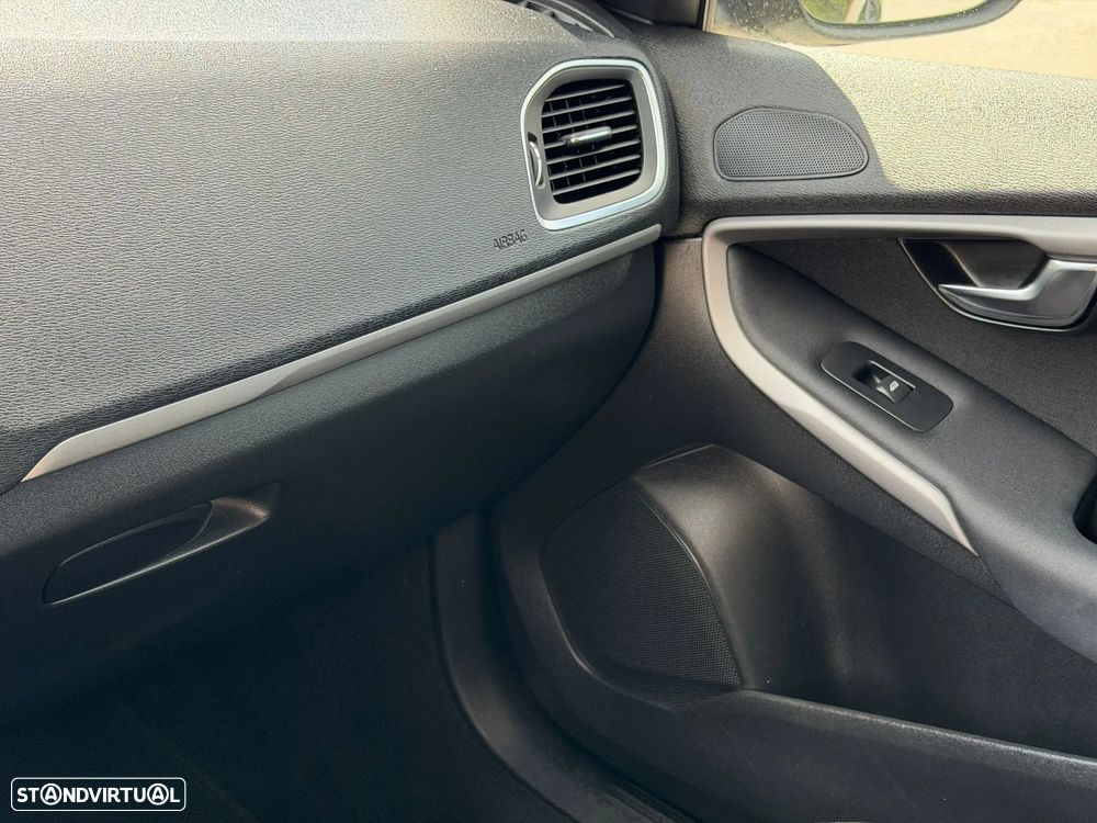 Volvo V40 D2 Momentum - 26