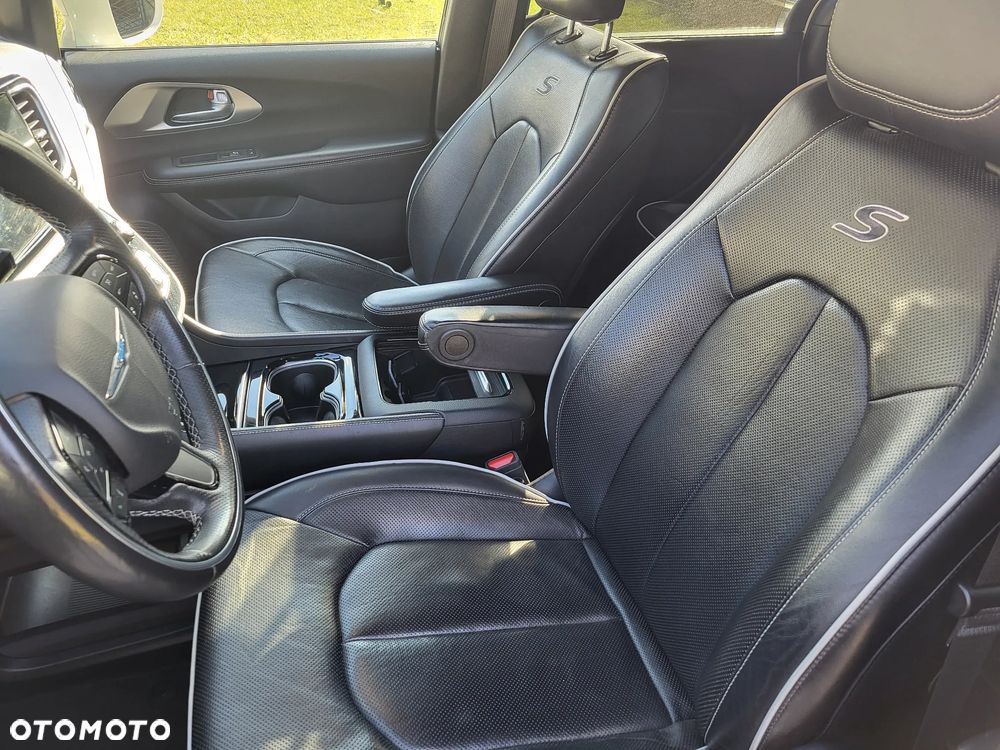 Chrysler Pacifica - 11