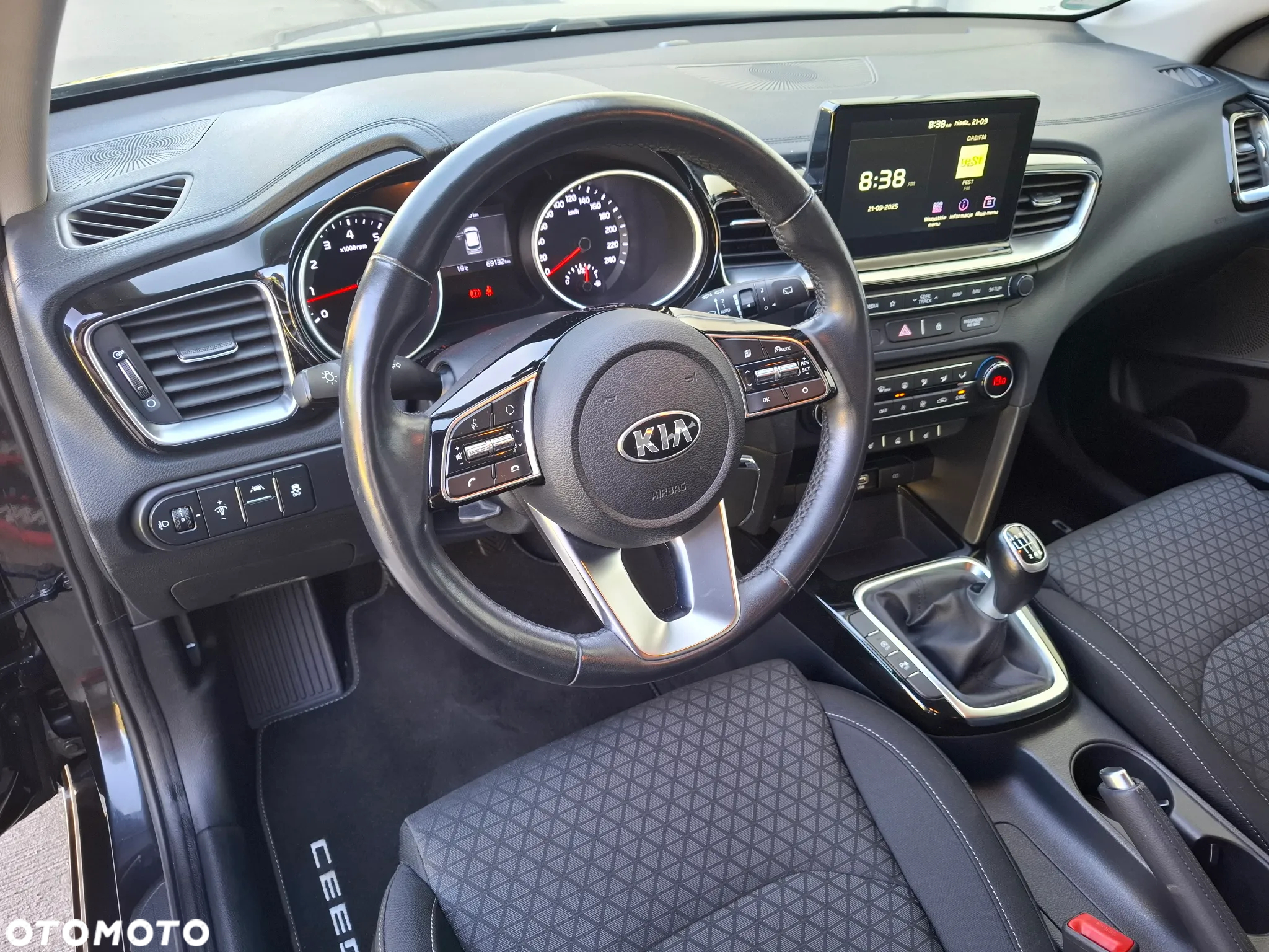 Kia Ceed 1.4 T-GDI OPF Vision - 12