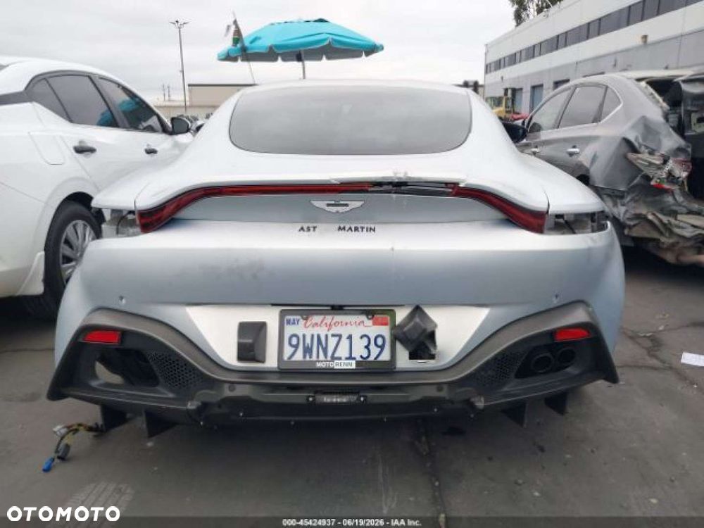 Aston Martin Vantage - 6