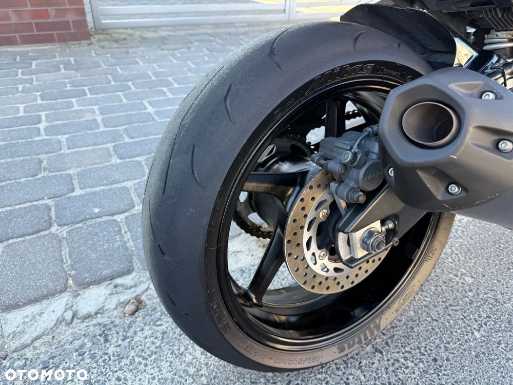 Yamaha FZ - 22