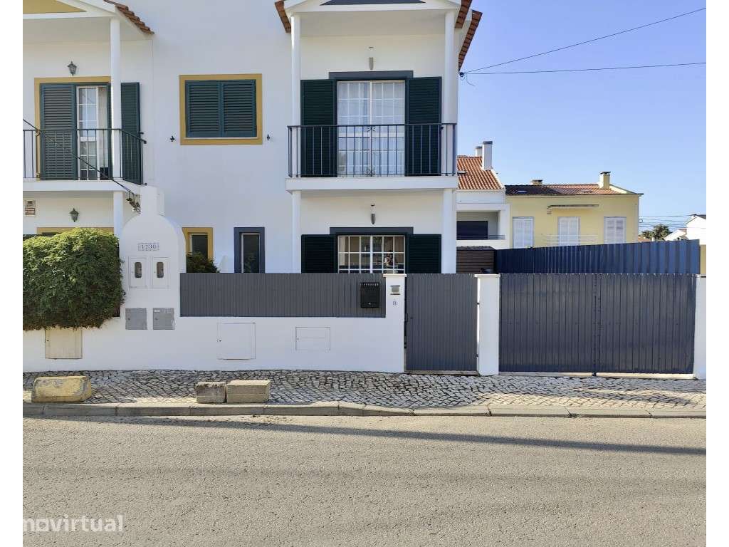 Moradia T3 na Quinta do Conde - zona central