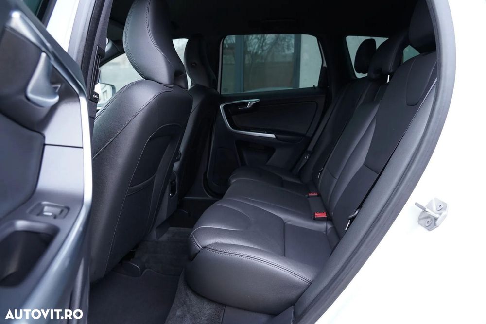 Volvo XC 60 D4 AWD Geartronic Summum - 11