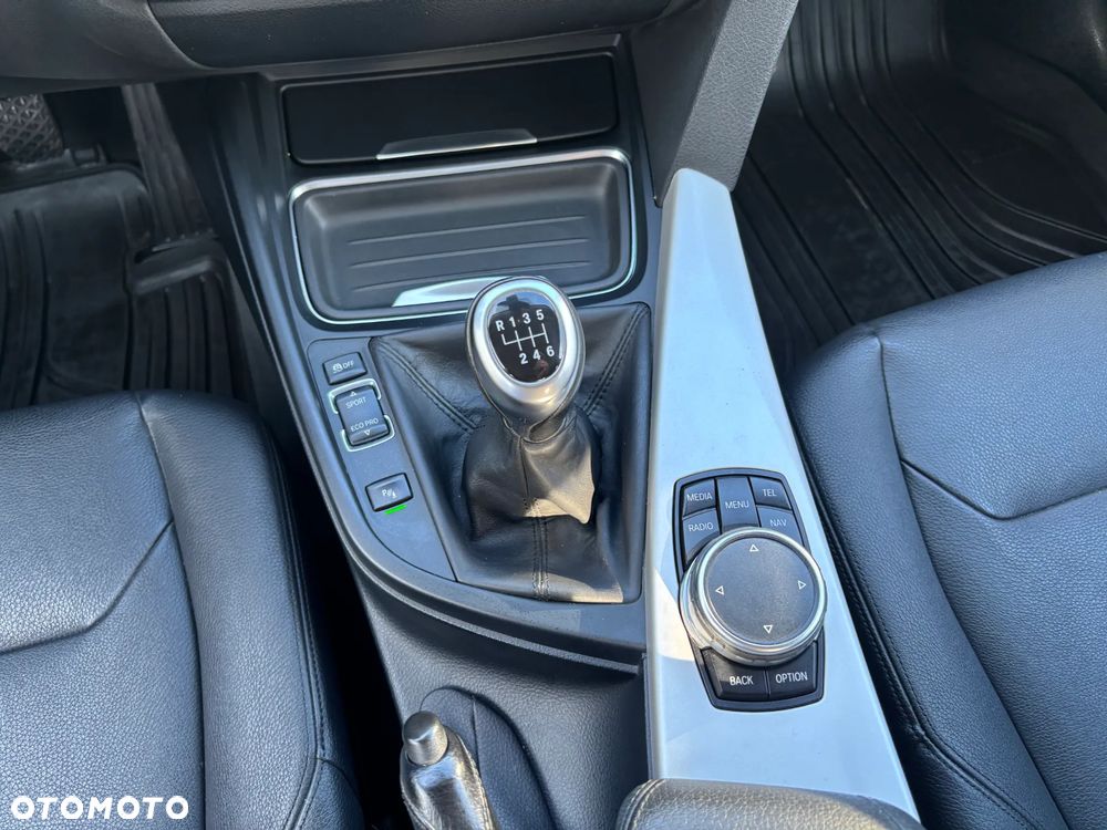 BMW Seria 3 320d Sport Line - 34
