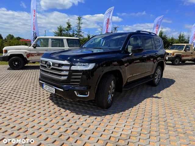 Toyota Land Cruiser - 1
