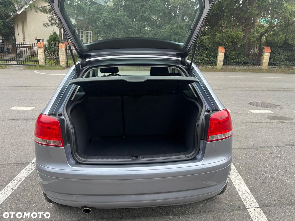 Audi A3 3-drzwiowe 1.6 FSI Attraction - 5