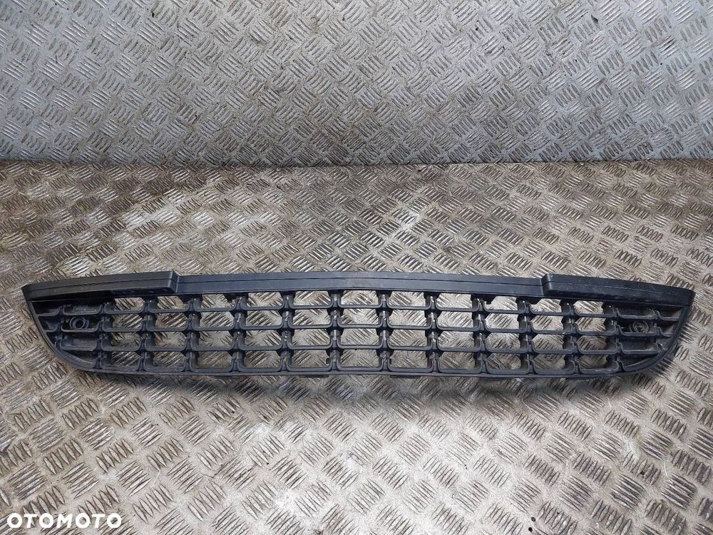 KRATKA ZDERZAKA PRZÓD ŚRODKOWA OPEL ASTRA J 13266567 - 1