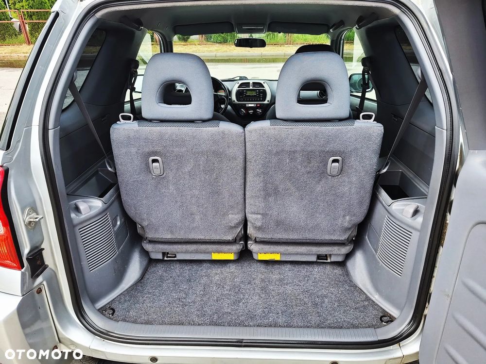 Toyota RAV4 D-4D 4x4 - 40