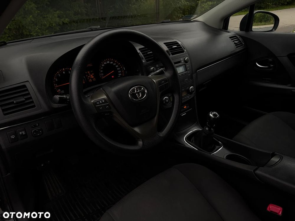 Toyota Avensis 1.6 Luna - 8