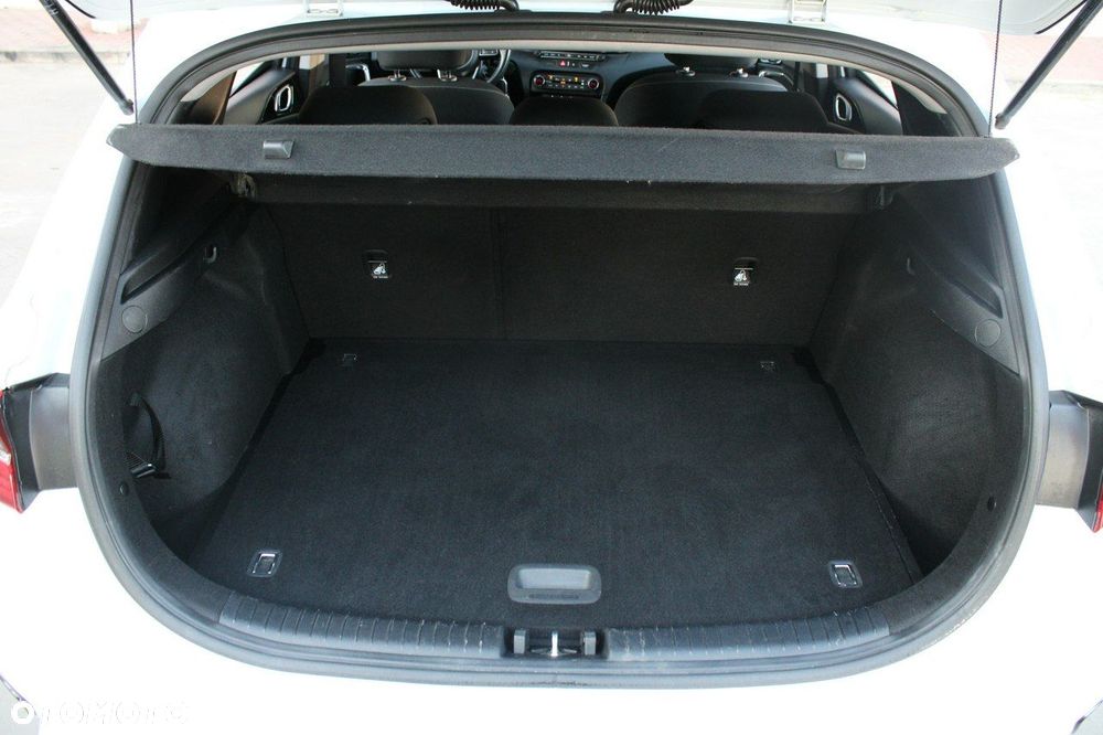Kia Ceed - 34