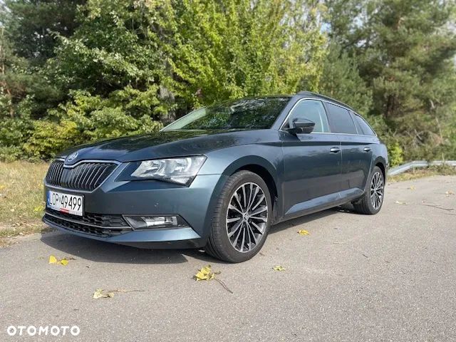 Skoda Superb Combi 2.0 TDI DSG Ambition - 2