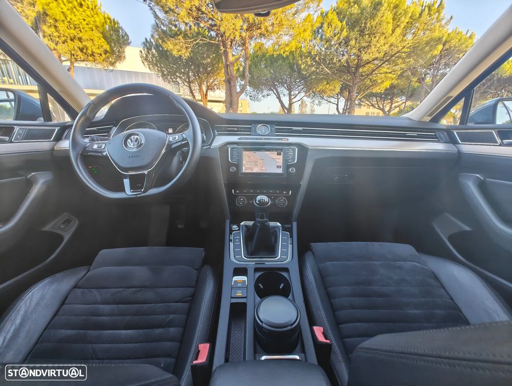 VW Passat 2.0 TDI Highline - 18