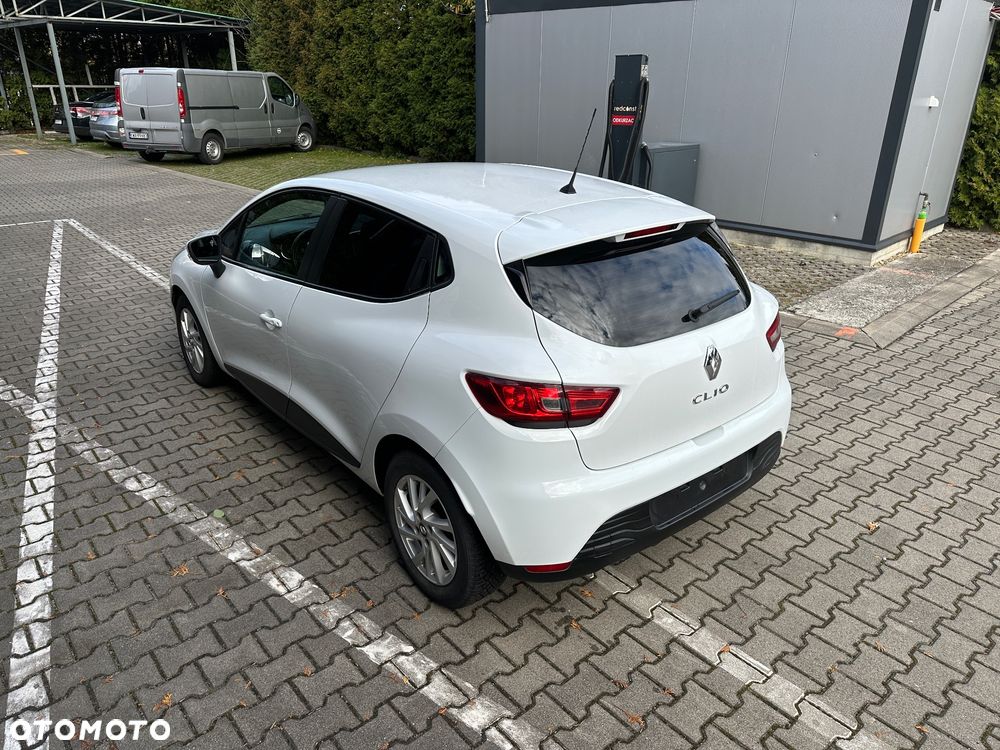 Renault Clio 1.2 16V 75 LIMITED - 5