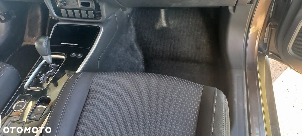 Mitsubishi Outlander - 18