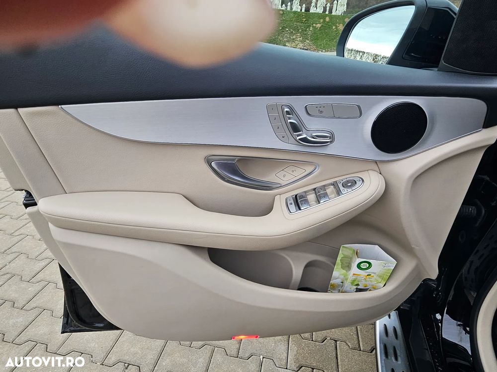 Mercedes-Benz GLC 300 d 4MATIC - 29