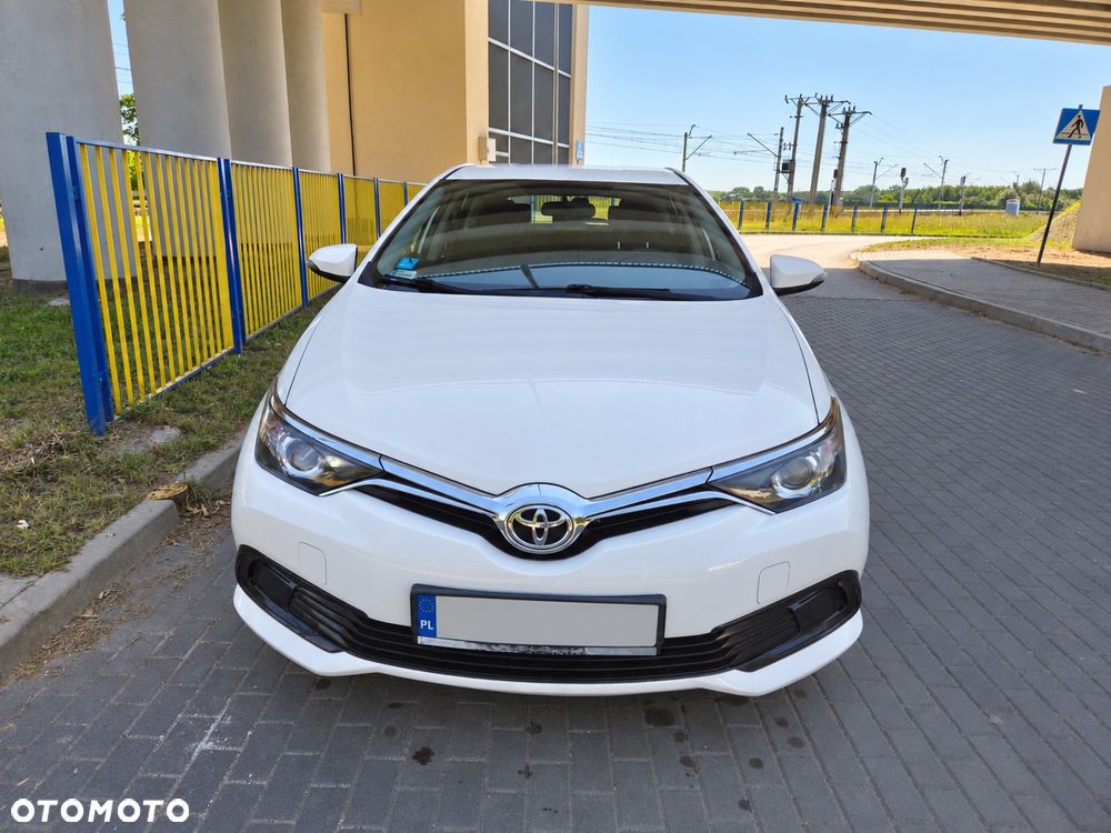Toyota Auris 2018 photo 2
