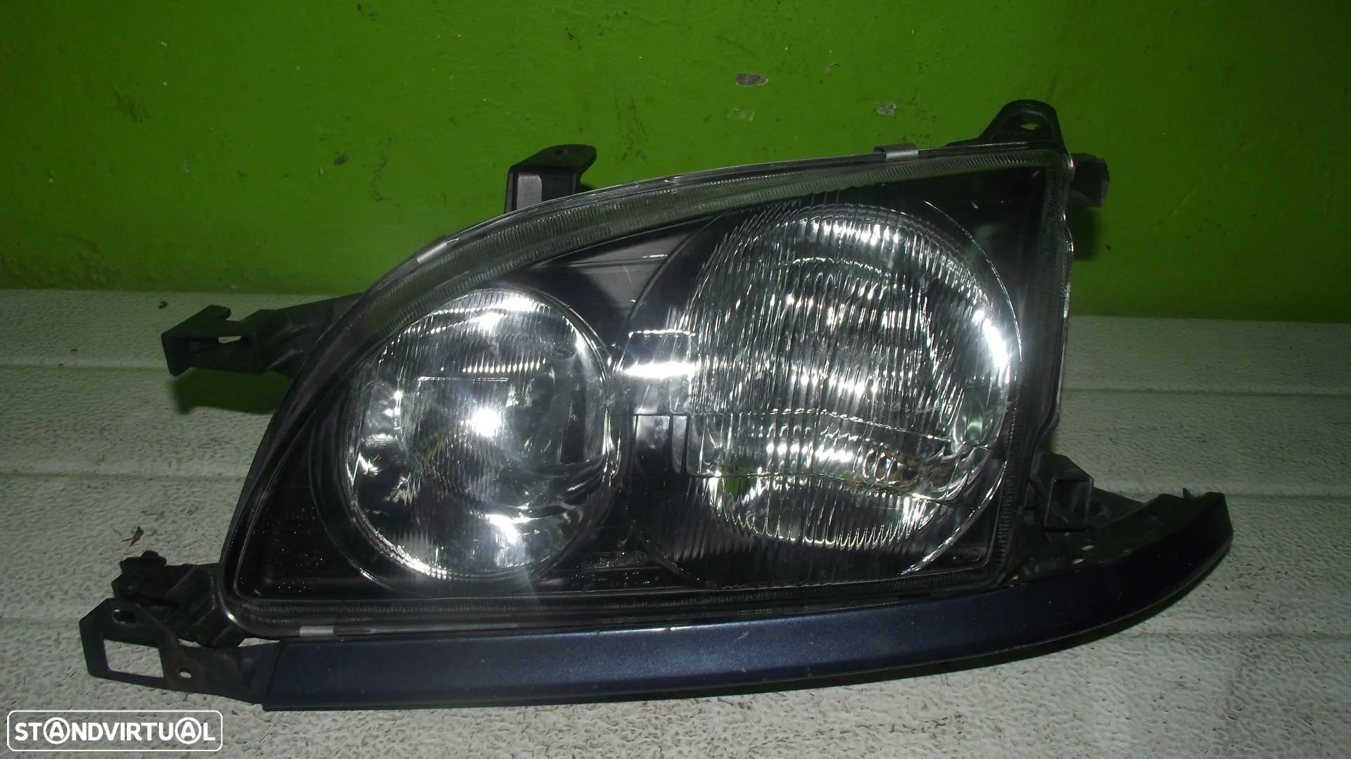 Farol Esquerdo Toyota Avensis - 1997 / 2000 - 1