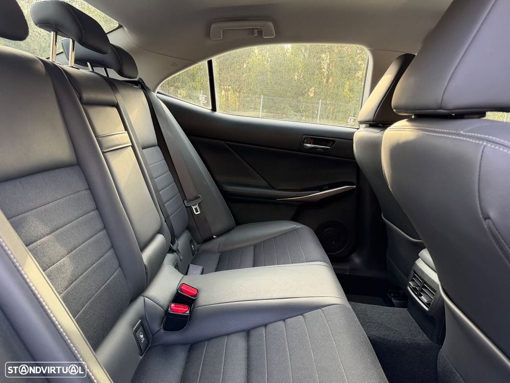 Lexus IS 300H Pack Executive+ - 56