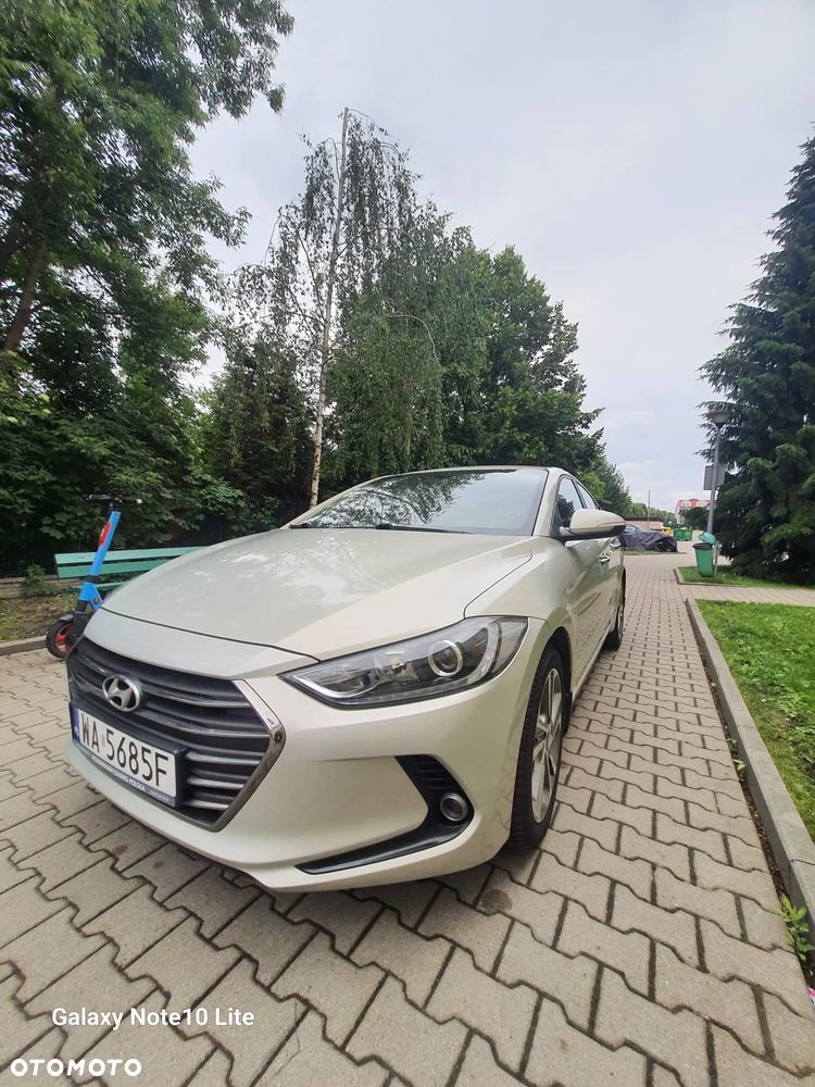 Hyundai Elantra 1.6 Comfort - 4