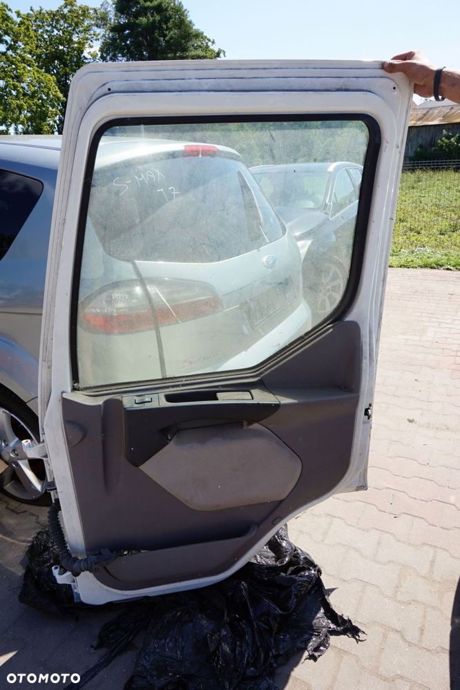 DRZWI PRZEDNIE PRAWE  KOMPLETNE EURO 6 BIAŁY DAF LF - 16