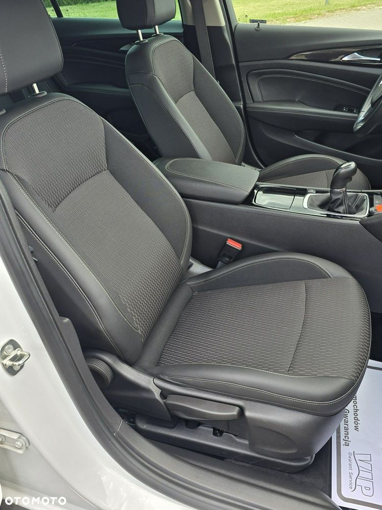 Opel Insignia - 25