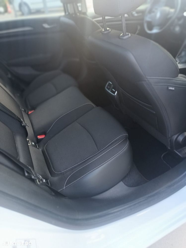 Renault Megane TCE 140 GPF Zen - 11