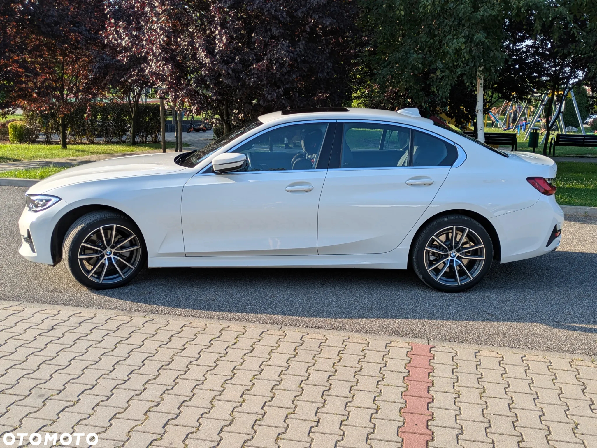 BMW Seria 3 330i Sport Line - 24