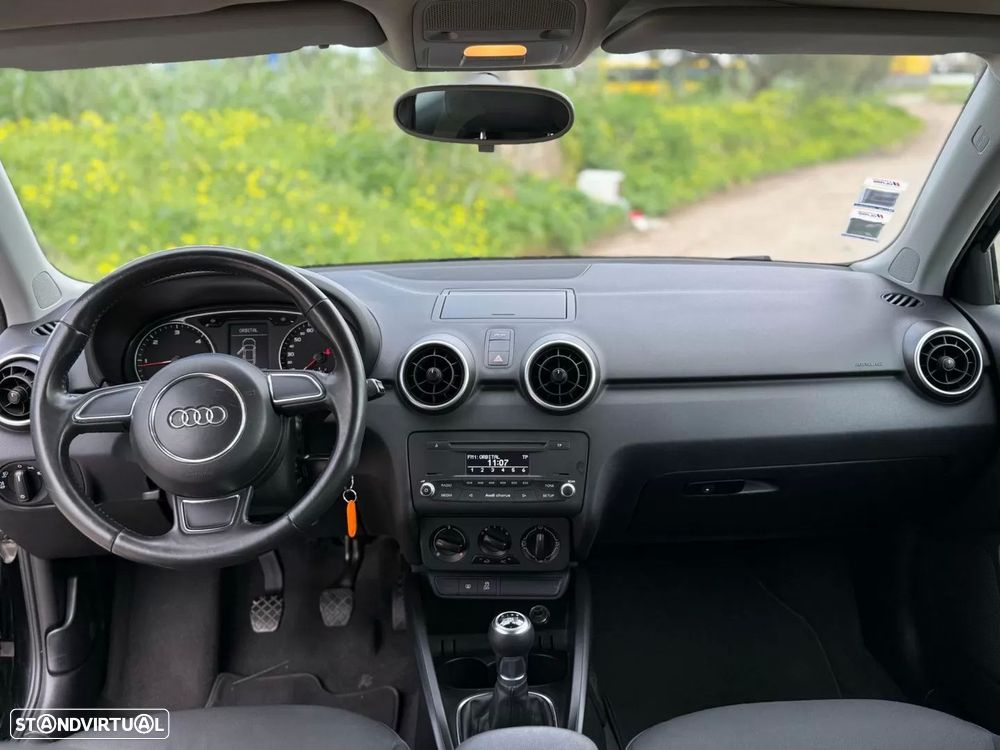 Audi A1 1.6 TDI Admired - 11