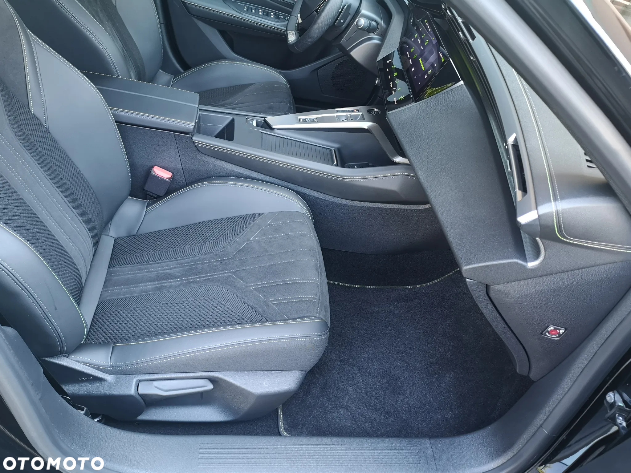 Peugeot 408 1.2 PureTech Allure S&S EAT8 - 22