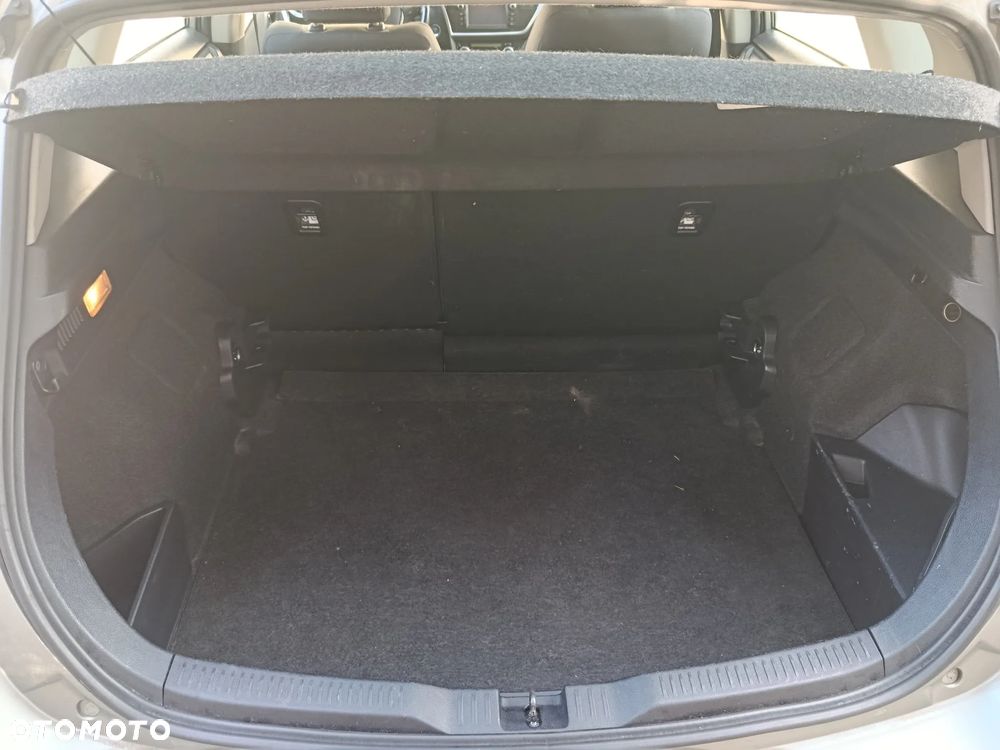 Toyota Auris 1.8 HSD Luna - 11