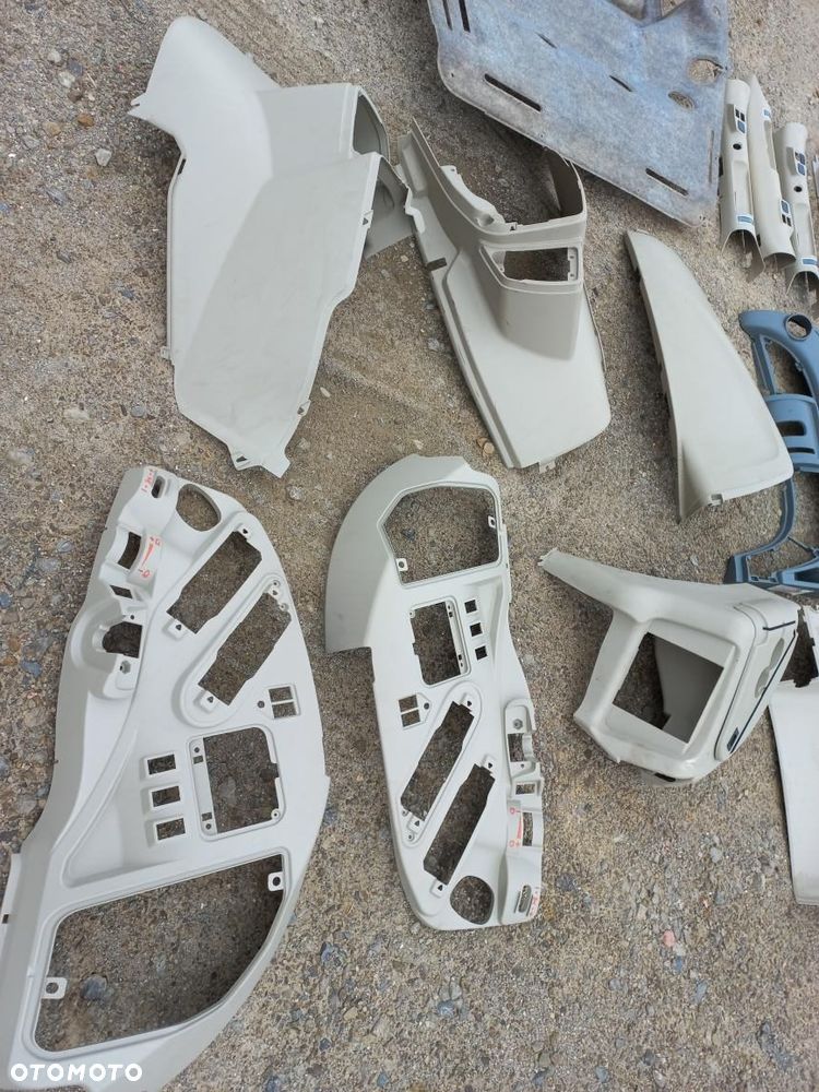 Części kabiny Massey Ferguson 8450 maski boczne plastiki, słupki, konsola 7410,5425,7435,6499, agco, 3777402M2,4273536M92,tapicerka,podsufitka dach - 6