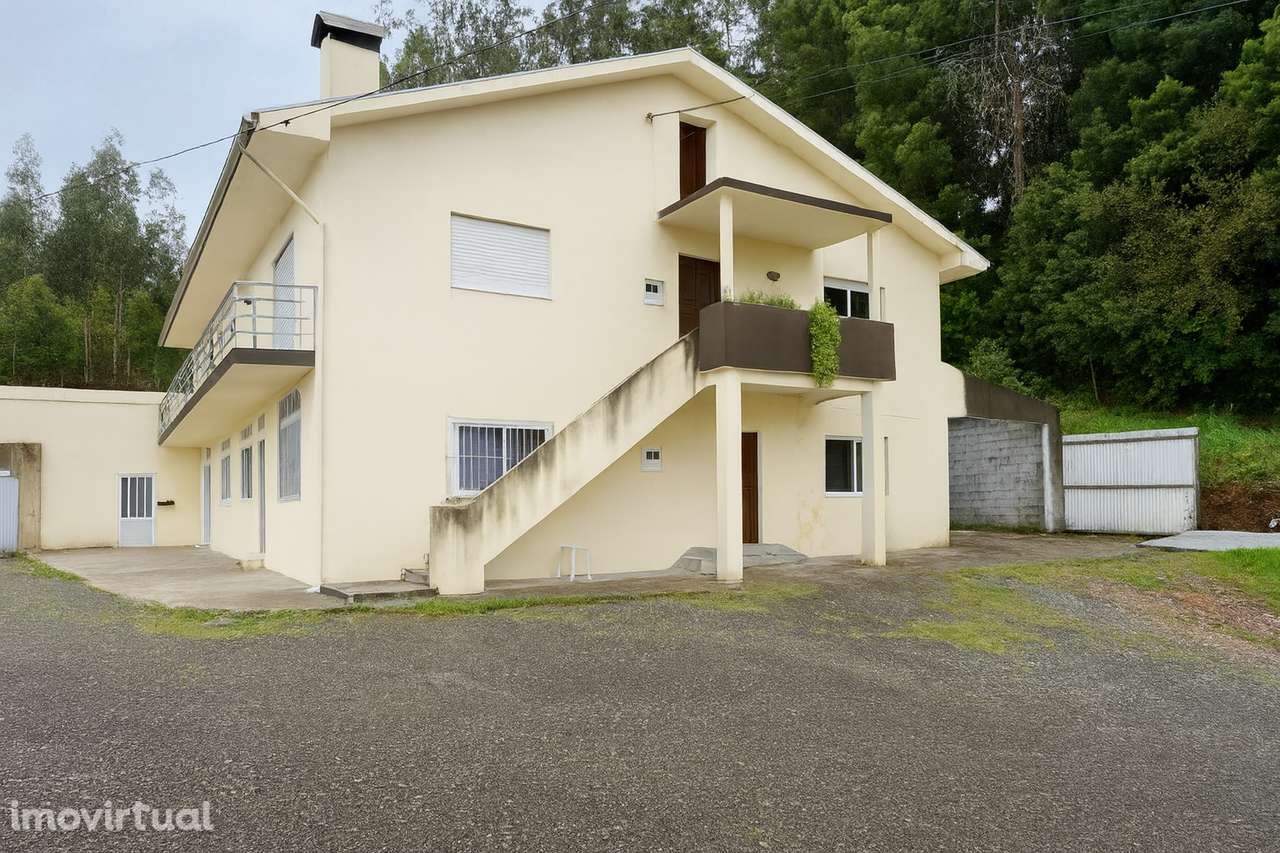 Moradia com Armazem em Santa Maria da Feira - Grande imagem: 2/19