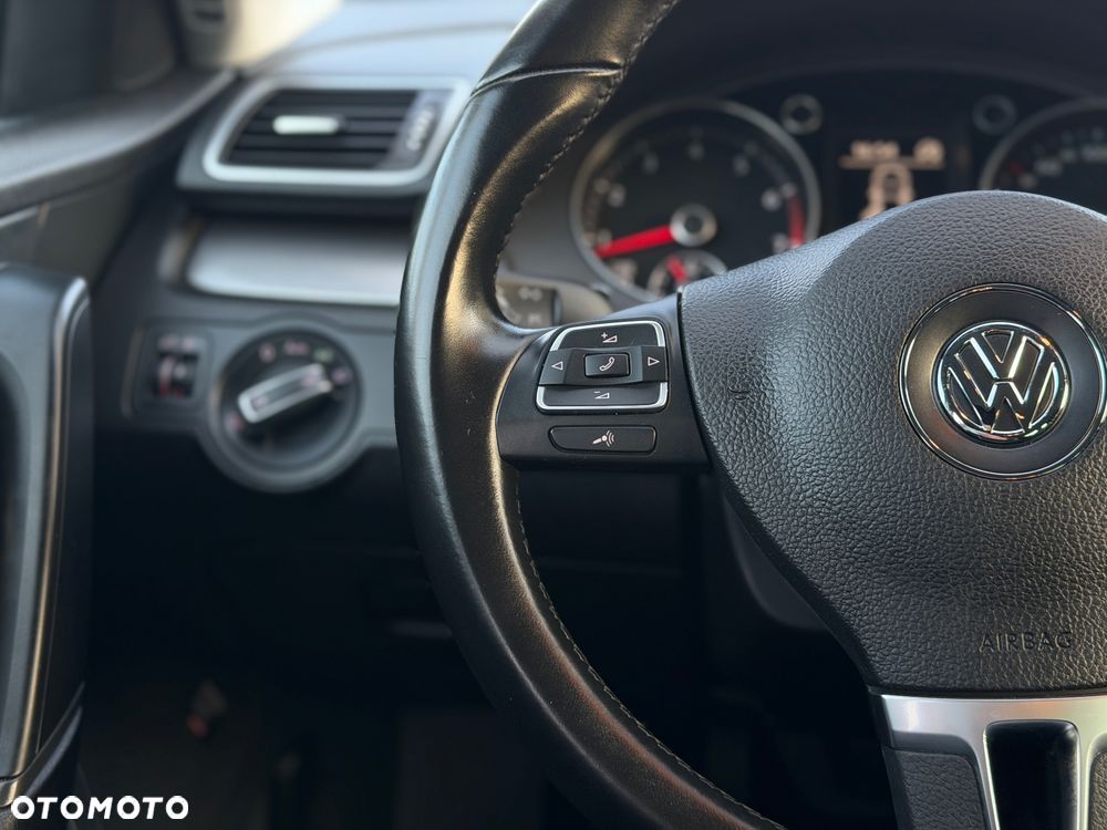 Volkswagen Passat - 16