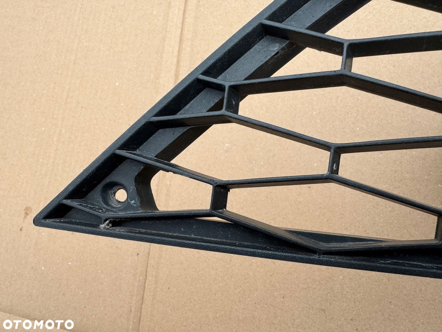 Zderzak KRATKA LEWA SEAT EXEO 3R0 08-13 ORYGINAŁ - 2