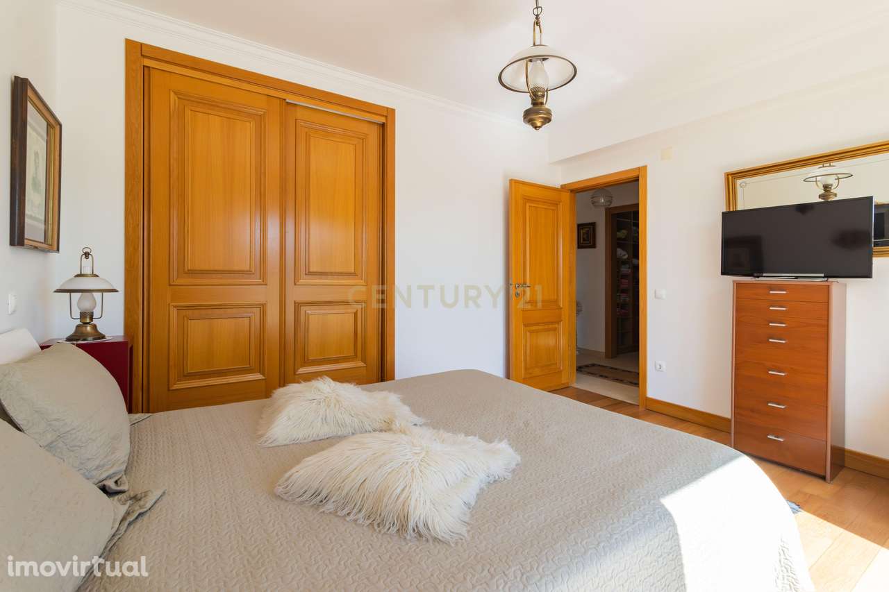 MORADIA T5 - Grande imagem: 4/47