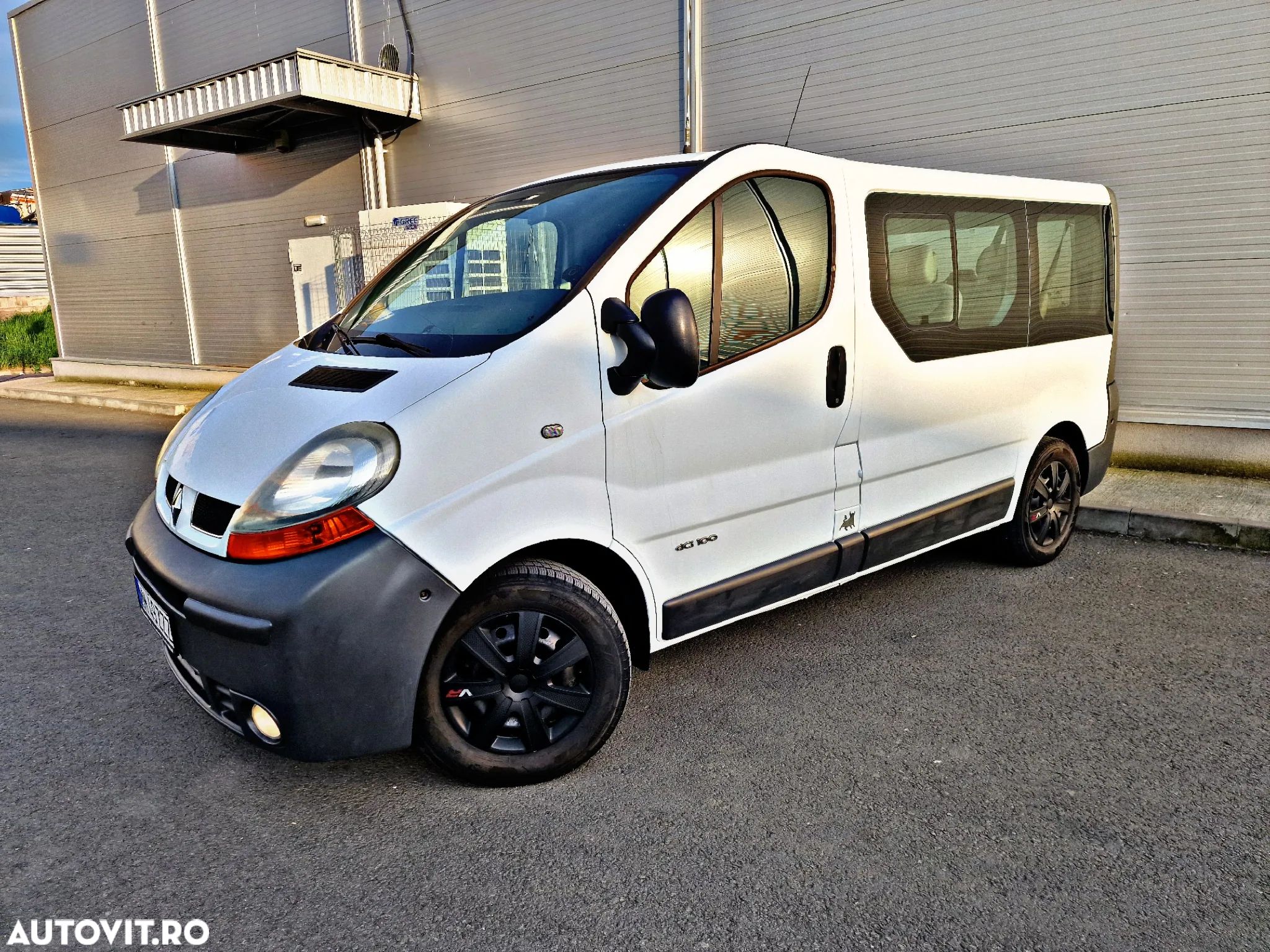 Renault Trafic 1.9 dCi L2H1 - 1