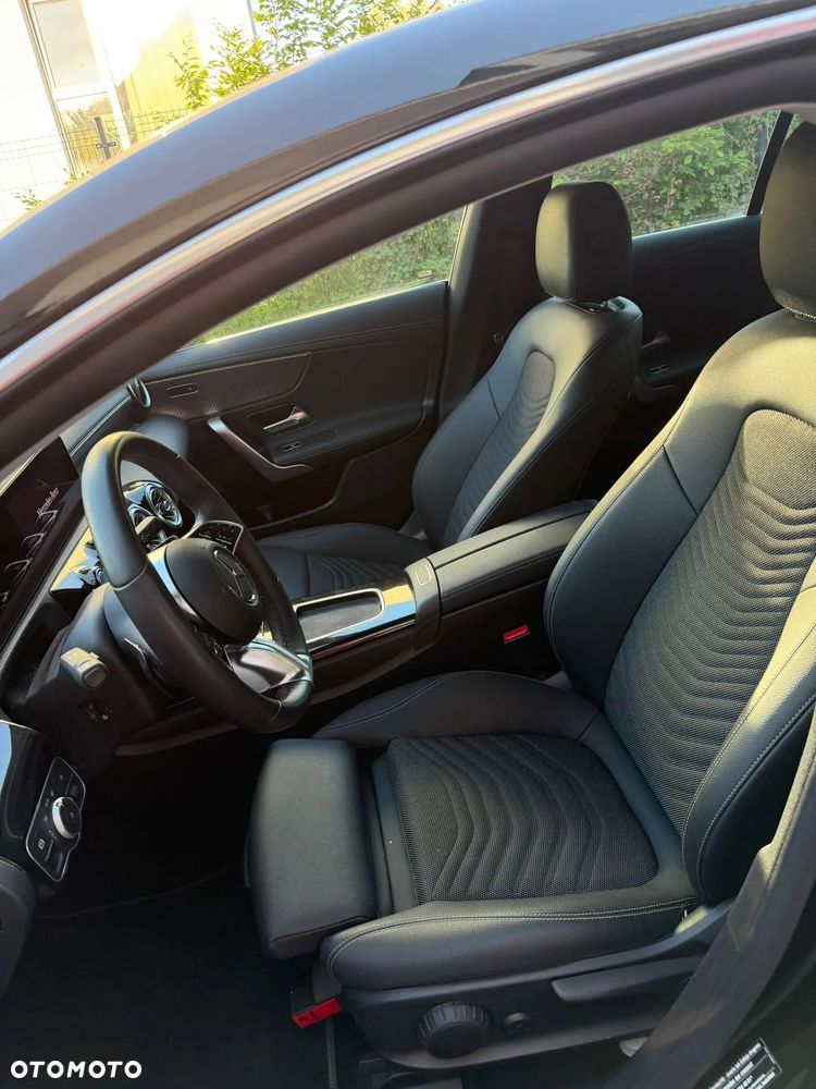 Mercedes-Benz CLA 200 7G-DCT - 2
